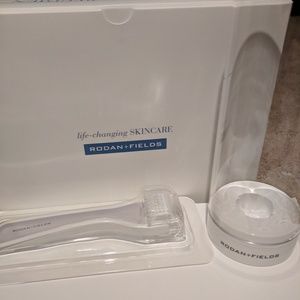 New! Rodan & Fields Amp Roller